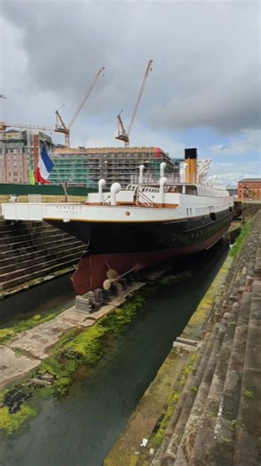 Exploring the Streets of Belfast: A City Walk Adventure