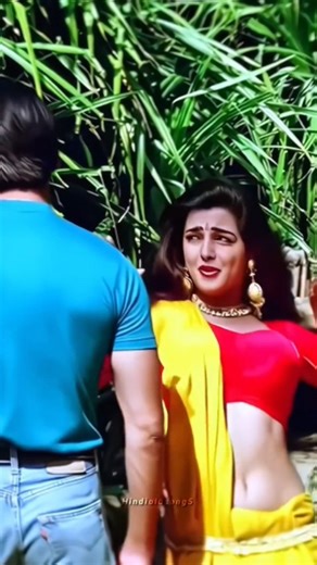 90s song ✨ on Instagram: "“Ek Munda Meri Umar Da” movie Karan Arjun (1995) ka ek sweet aur memorable romantic song hai, jise Lata Mangeshkar ne apni soft awaaz mein gaya hai. Is gaane ka music Rajesh Roshan ne diya hai aur lyrics Indeevar ne likhe hain. Song ek young ladki ke simple aur pure pyaar ko dikhata hai, jahan wo apni hi umar ke ladke ke liye apni feelings express karti hai. Melody bahut hi soothing hai aur 90s Bollywood romance ka beautiful touch feel hota hai, jo aaj bhi listeners ke 