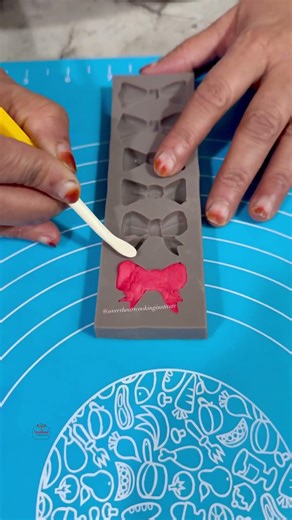 Let’s make a Pinterest aesthetic bow cake everyone’s saving 🎀 | Bow cake #sweetheartcookinginstitute