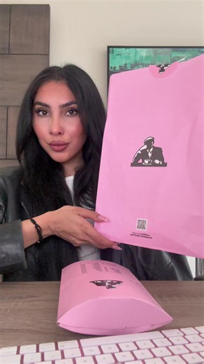 I thought I was ordering #orangejuice but it was something else. Over all I enjoyed but still need to find my favorite juice @JOE & THE JUICE #joeandthejuice #avocadotoast #turmeric #juicing