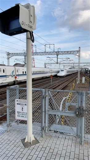 N700A 東海道新幹線 ひかり 東京行き列車 のぞみ 広島行き列車の通過の様子です。JR東海 岐阜羽島駅 SHINKANSEN