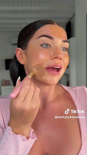 My holiday glam for going out, this tutorial is SO overdue🤝✨☀️🍹 #makeuptutorials #holidaymakeup #makeup