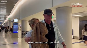 David Hasselhoff appears to struggle to walk after a flight