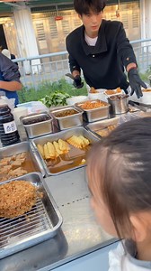 ເລາະເບີ່ງຜູ້ບ່າວຍາມເເລງ😆 #ทุกคน | NuNit Byv