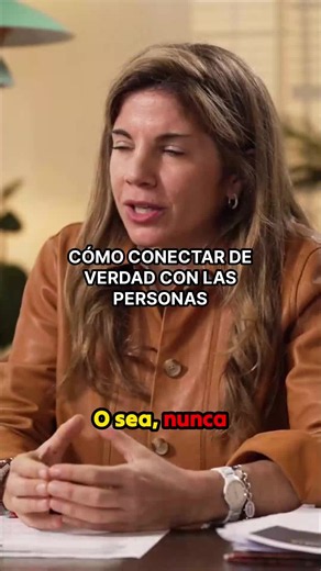 Nunca te equivocas al tratar bien a los demás, ¿pero sabes cuál es el secreto real para conectar de verdad? La psiquiatra Marian Rojas Estapé nos revela que la clave no es ser extraordinario, sino simplemente recordar los pequeños detalles de la vida de quienes nos rodean. Esa sensación de le importo a alguien es lo que nos da fuerza en momentos difíciles y cambia completamente nuestro entorno. Incluso cuando el ambiente laboral es tóxico, la solución no es dejar de ser tú mismo, sino recuperar