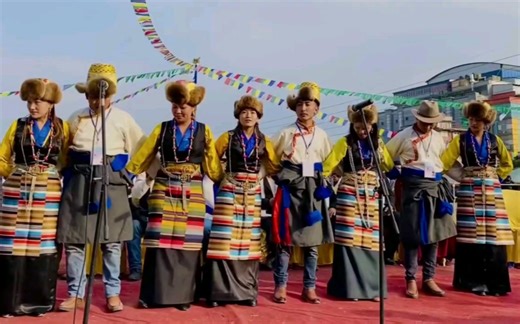 夏尔巴传统歌舞音乐表演