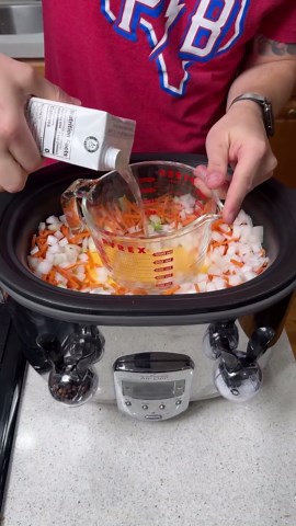 Crockpot broccoli cheese soup