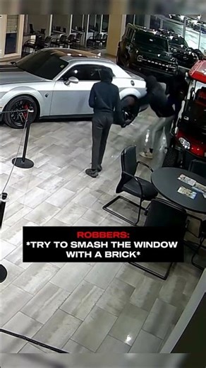 Crazy criminals attempt crazy car robbery 🏎️🚓