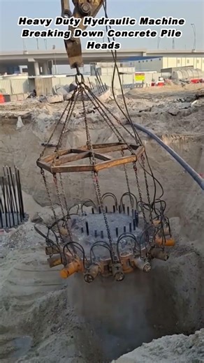 Heavy Duty Hydraulic Machine Breaking Down Concrete Pile Heads