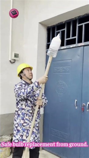 CEILING BULB REPLACEMENT TOOL — ground-level reach enables safe overhead installation #SmartTool