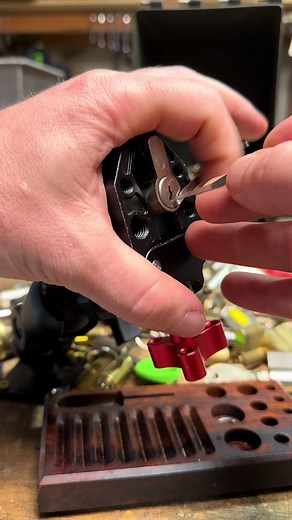 McNallyOfficial | Lock Picking (@mcnallyofficial)’s video of People Trying To Open A Lock Door