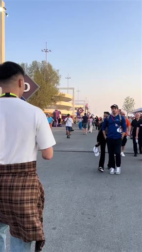 #speakyourlanguage #challenge #languages #streetinterview #polyglot