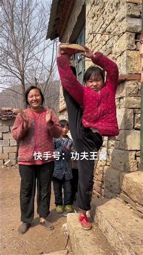 Incredible Flexibility! 🏠 Rural Family Shows Off Amazing Kung Fu Skills