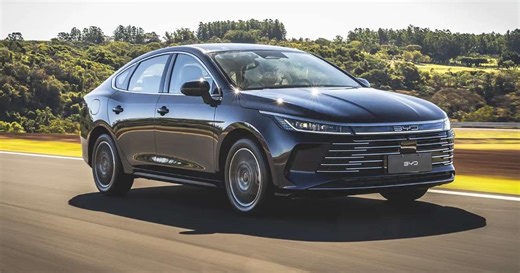 Corolla despenca e BYD encosta: veja os sedãs médios mais vendidos do Brasil em novembro