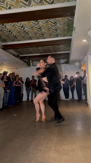 When Salsa Feels Effortless#salsa #salsastyle #salsadance #latindance #salsavibes #laguaguatv