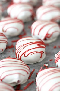 Red Velvet Cake Bites Recipe - Six Sisters' Stuff