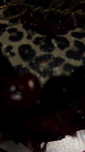 Decorating Heart Cakes with Cheetah Print