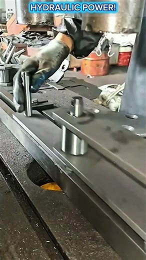 Hydraulic Press Chain Link Assembly.