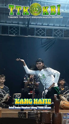Salam Seni Budaya Pencak Silat Indonesia. Penampilan seni budaya pencak silat dari Kang Hafidz, Ketua Dewan Pimpinan Cabang TTKKBI Kecamatan Ciomas, menjadi salah satu momen yang memukau dalam gelaran “Debus Banten: A Cultural Spectacle in Yogyakarta”. Dengan ketenangan, presisi gerak, dan jiwa seni yang kuat, beliau menampilkan kemampuan terbaiknya sebagai wujud pelestarian warisan karuhun. Persembahan ini menjadi kebanggaan keluarga besar TTKKBI dan semakin menegaskan komitmen untuk menjaga se