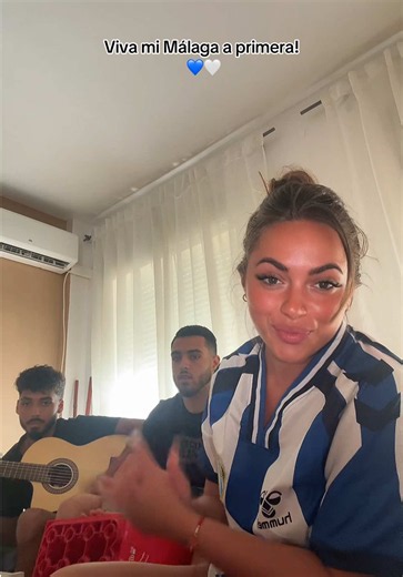 @Málaga CF esto solo se me ocurre a mí que orgullo 🥹💙🤍 #paratiktok #malagacf #flamenco24h #flamenco #ascenso