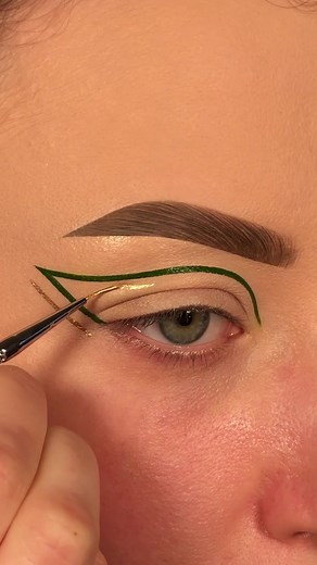 Christmas Makeup Tutorial for a Festive Look