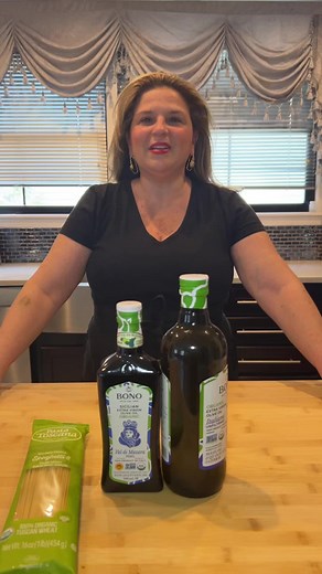 Make spaghetti with garlic and oil with me. #Betterwithbono #Bonopartner #sponsored @Bono Extra Virgin Olive Oil #fyp #foryou #foryoupage #momsoftiktok #viral #foodie #sicily #italy #italiancooking