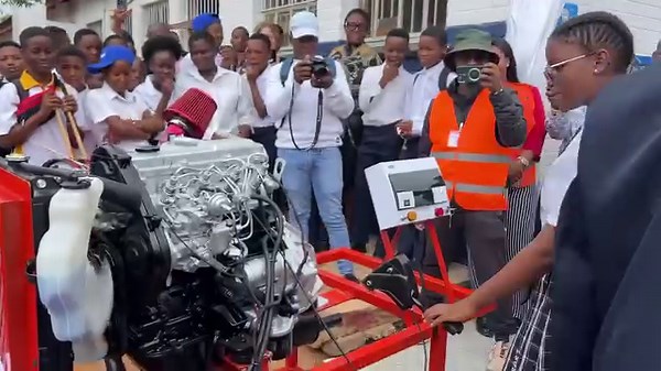 𝗪𝗔𝗧𝗖𝗛: Lethabong Maths, Science & ICT School of Specialisation features a functional diesel engine on the school premises, which learners will be able to work with in their automotive workshop. #GrowingGautengTogether | The Gauteng Department of Education