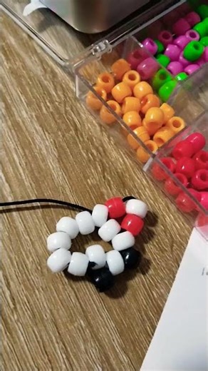 Hello kitty tut lol #artandcraft #kandi #kandikid