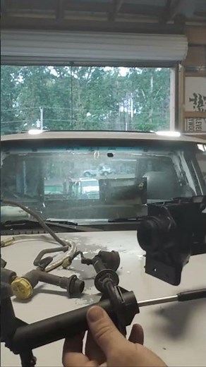 99-07 Silverado master clutch cylinder explaining #mechanic #diy #love #fypシ゚viral #foryou