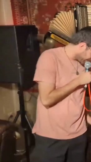 كل عام و انت بخير يا ماما سامحيني ستاند اب كوميدي عربي برلين كوميدي اوبن مايك اسبوعي - برّة تالنت @Barra Talent #ستاند_اب_كوميدى #كوميدي #كوميديا #ستانداب_كوميدي #ستانداب #برلين #أم #أمي #ماما #امي #ام #عيد_الام #عيد_الأم #standup #standupcomedy #standupcomedian #arabicstandupcomedy #comedy #comedy_show #fyp