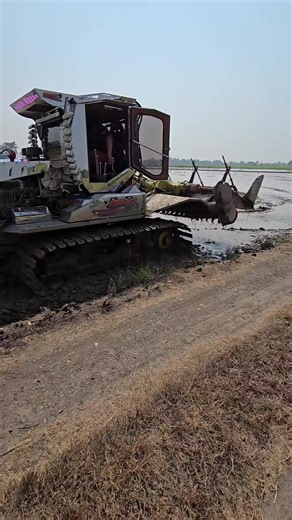 การเปรียบเทียบรถตีดินกับรถไถ: เทคนิคและการใช้งาน