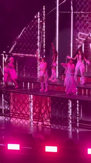 Easy (Remix) | Le Sserafim, 2025 Easy Crazy Hot World Tour in Manila #lesserafim #easycrazyhot2025worldtour #concert