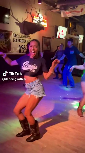 RUDE DUDEEEE! This was the first line dance I had ever learned 😛🕺🏽 #churchtpain #church #rudedude #rudedudelinedance #linedance #tpain #linedancing