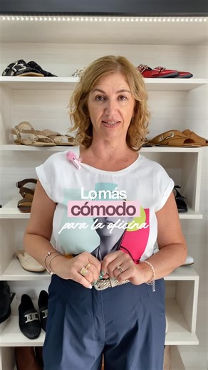 Ex Incal cba | Talles del 35 al 45 👟 on Instagram: "Lo bueno de ir a la oficina en pleno verano es el after office 🍻🍸🍹 En nuestro local vas a encontrar el calzado + 40 más cómodo para trabajar y estar lista para ir a tomar unos tragos con tus amigas a la salida 😉✨ En enero estamos de lunes a sábado de 18:00 a 21:00 hs En Virgen de la Merced 2425 (frente al Córdoba Shopping) Te esperamos! #calzadodel41al44 #sandaliastallesgrandes #cordobashopping #hechoenargentina #zapatoscomodos"