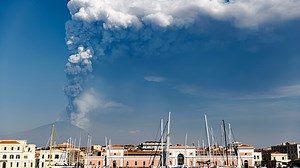 Holiday warning as Italy flights cancelled following Mount Etna eruption