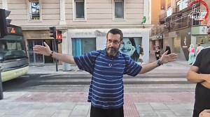 10K views · 209 reactions | #LALINEA Primer episodio de "Conociendo La Línea con su Alcalde" En estos últimos años la Ciudad de La Línea ha cambiado bastante, y de la mano de Jose Juan Franco Rodriguez vamos a ir corriendo y viendo esa evolución. En este capítulo veremos el Mercado, el Museo Cruz Herrera, los jardines Saccone y la Avenida España. | Turismo Running Comunicación S.L. | Facebook