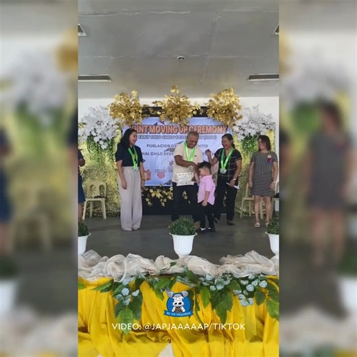 ‘MAGALANG NA BATA’ 👨🏻‍🎓👏🏻 WATCH: A student from Merida, Leyte, amused netizens with a video of him doing the Filipino custom of “pagmamano” instead of giving his teachers a handshake during his moving-up ceremony. Marianita Covero told the Inquirer she was surprised and proud after seeing her son, Jace Marco, perform the honoring gesture, even though her son attended the event rehearsals. “A week before the event, they practiced. [Even two] days before sa mismong event, nag-practice [sila] 