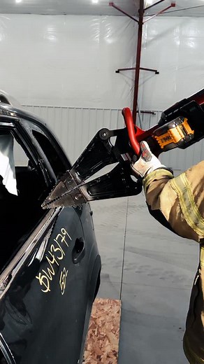 Speed Power from our battery operated Surge S-100 Spreader. - #Tntrescue #tntrescuesystems #tntrescuetools #extrication #rescuetools #firefighter #surge #stormsurge #builttorescue #lifesaving #speed #power #batteryoperated | TNT Rescue Systems, Inc.