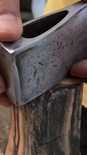 Axe mounting secure handle fitting process #shorts #tools #wood