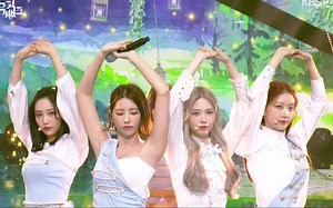 DIA - Hug U (200710 KBS Music Bank)