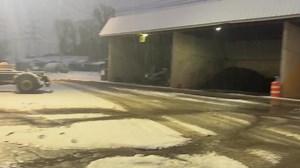 Freezing rain was coming down at around 6 p.m. in West Knoxville. What are the weather conditions where you're at? https://tinyurl.com/7kdd8jnj | WVLT