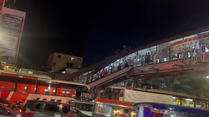 133K views · 280 reactions | WATCH: Situation at the Taft Avenue station in Pasay City around 7:50 pm on Easter Sunday for the northbound trip at the EDSA Bus Carousel. The queue is moving, but ready some patience as commuters return to Metro Manila after the Holy Week break. The MRT-3 will resume operations on Monday, April 21. newswatchplus.ph | NewsWatch Plus Philippines | Facebook