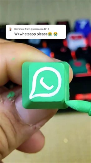 Drawing W for WhatsApp but on the custom keyboard! #keycaps #keyboard #drawing #whatsapp