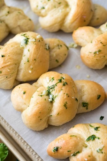 Homemade Garlic Knots Recipe