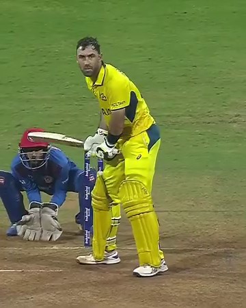 KL Rahul's no-look shot 😵 David Miller's juggling spectacle 🤹 Marnus Labuschagne's one-handed direct hit 🎯 Glenn Maxwell's stellar double-century triumph 🔥 For one last time, #CWC23 Mascots Blaze and Tonk bring you the Moments of the Week 😍 | ICC - International Cricket Council