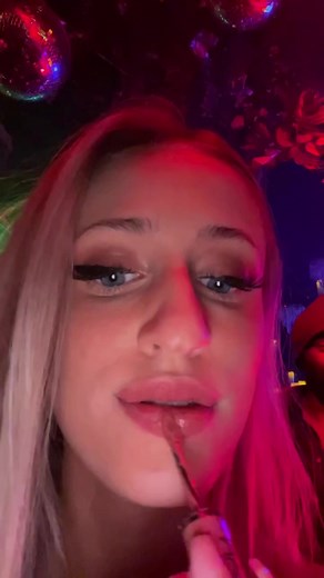 The club is so overwhelming I can literally only focus on one thing at a time sorry Sam