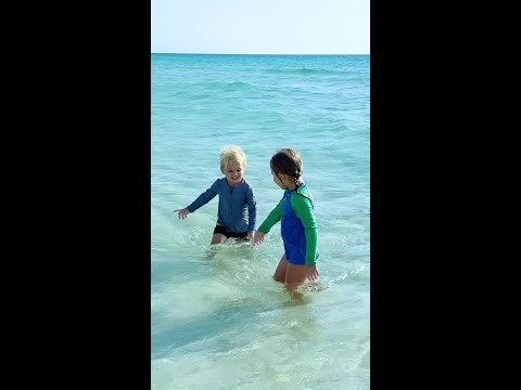 Beach moments. Kids Funny Beach Video!