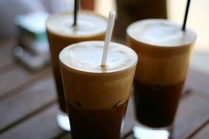 Frappe: The History of Coffee That Greeks Are Obsessed With - GreekReporter.com