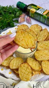 10K views · 2.1K reactions | 龍凜 Pieczone ziemniaczki + czosnkowy...