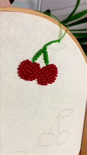 Online course in bead embroidery 🤩 Register at the link: www.designpedrarias.com #beads